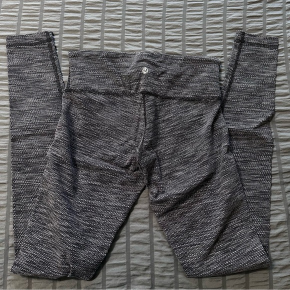Lululemon sports leggings - Picture 2 of 3